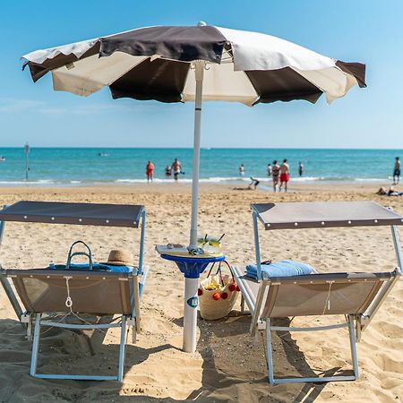 Hotel Parigi Bibione Exterior foto